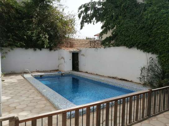 Villa R+1 à louer aux Almadies derrière Philippe Morris image 4