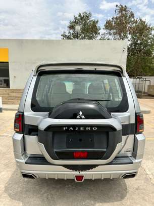 Mitsubishi Pajero 2018 image 9