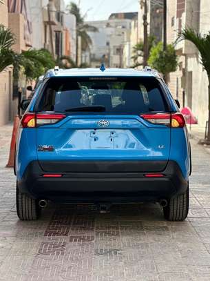 toyota rav 4 2019 image 2