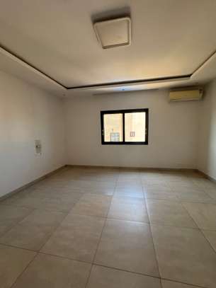 Appartement de 3 chambre lumineux a louer Almadie image 3