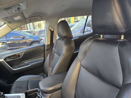 Toyota RAV4 XLE 2021 image 11