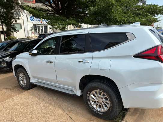 Mitsubishi Pajero Sport SUV 4x4 Blanc Puissant image 2