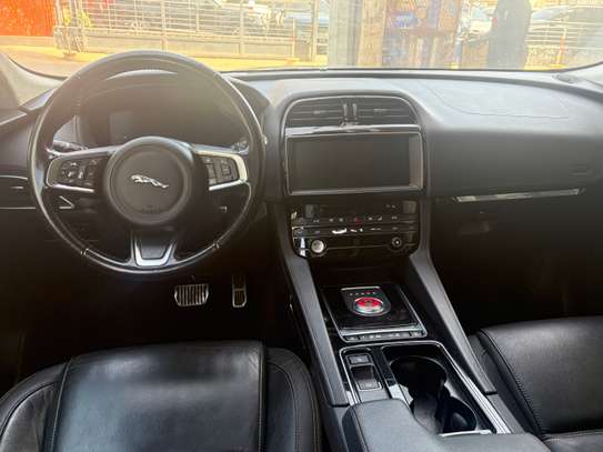 Jaguar F-Pace 2019 SUV gris métallisé image 5