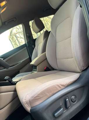 Hyundia Tucson image 3