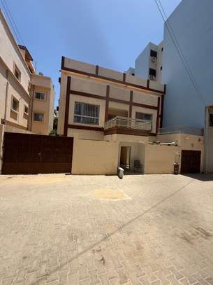 Villa R+2 à vendre aux Almadies Titre Foncier image 9