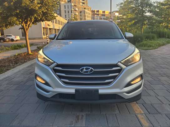 Hyundai Tucson full options version 4x4 image 2