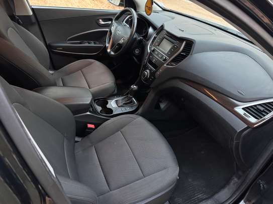 Hyundai Santafe 2017 version 4x4 image 3