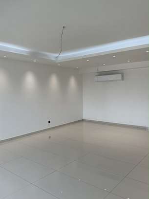 APPARTEMENT F5 GRAND STANDING AVEC PISCINE À NGOR ALMADIES image 5