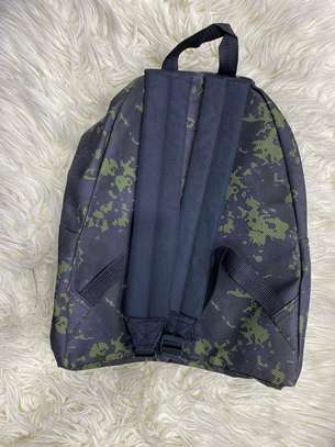 Eastpak sac à dos bleu motifs multicolores standard image 2