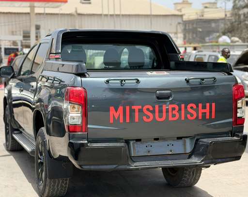 Mitsubishi l200 image 3