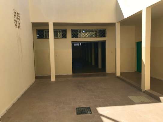 Location dépot 400 m2 Tivaouane Peulh image 3