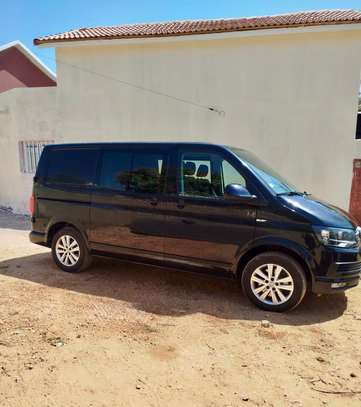 Vends Volkswagen Transporter T6 - Idéal Transport VIP image 3