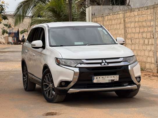 Mitsubishi Outlander 7 places spacieux image 3