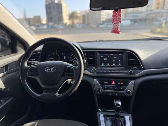 Hyundai Elantra 2017 automatique essence image 10