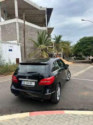 Mercedez benz B250 Anne 2013 image 3
