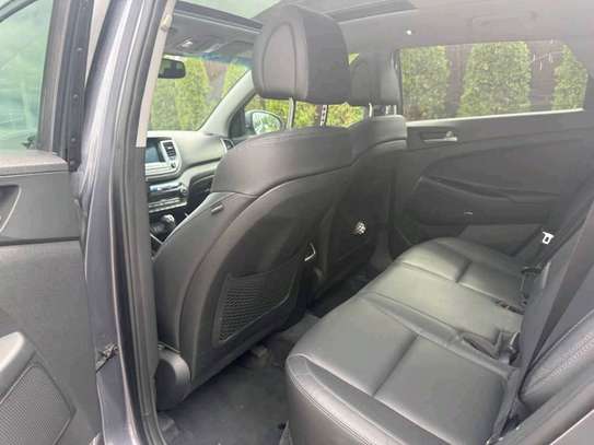 HYUNDAI TUCSON image 7