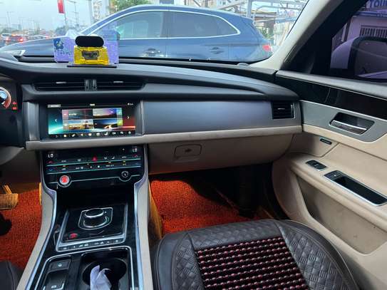 Jaguar XF 2017 full options image 10