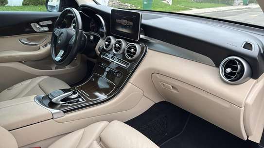 Mercedes Benz GLC 300 image 6