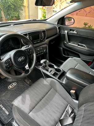 Kia Sportage blanc SUV spacieux et fiable image 5