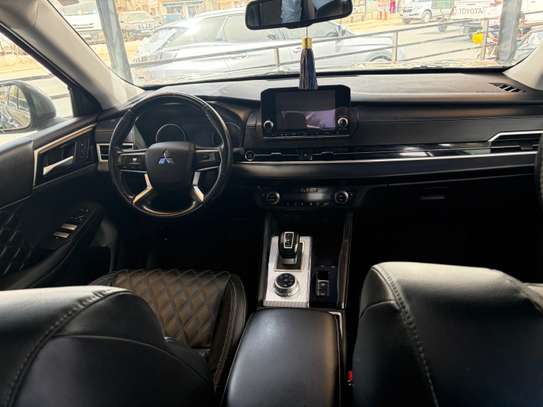 Mitsubishi Outlander 2022 Gris Métallisé image 13