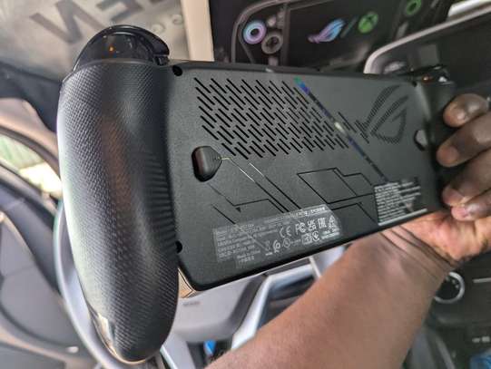 ASUS ROG Ally X 7" FHD 120Hz Ryzen 7 16Go 1To SSD image 3