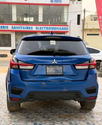 Mitsubishi SUV compact 5 portes bleu polyvalent image 6