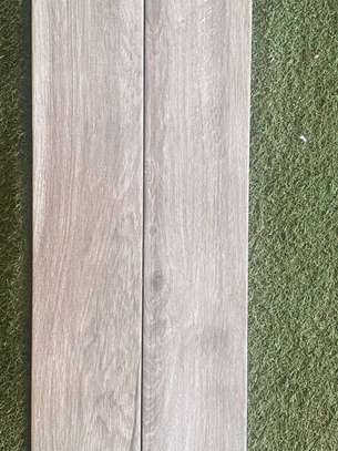Carrelage imitation bois clair carré sol intérieur image 2