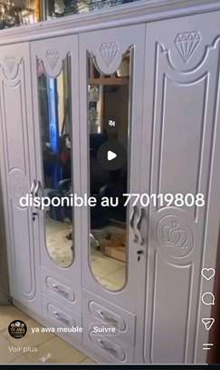 Armoire marron blanc et gris image 5