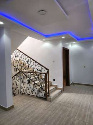 Très belle villa R+2 avec 7 chambres et salon image 8