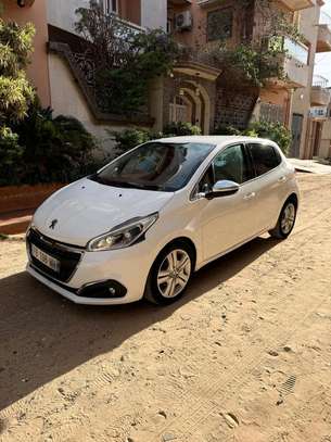 Peugeot 208 Gt image 2