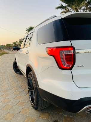 Location auto Ford Explorer 2018 4x4 image 4