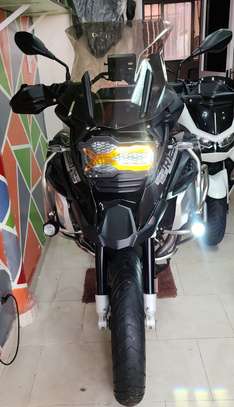 Bmw Gs treple black 2020 image 6