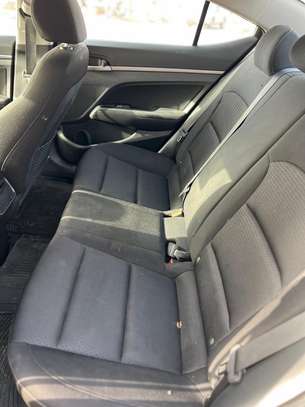 Hyundai élantra image 7