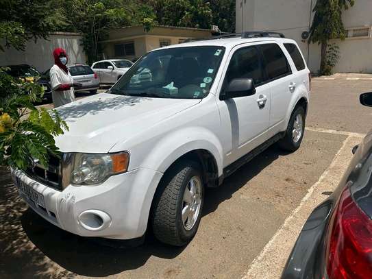 Ford escape à vendre en urgence, prix ferme. image 2