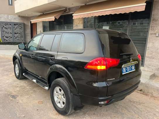 Mitsubishi pajero image 3