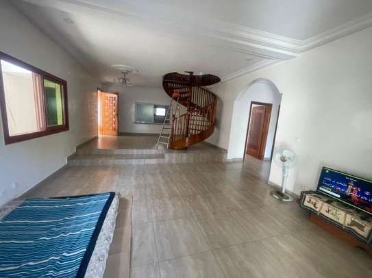 Villa à Louer aux Almadies image 12
