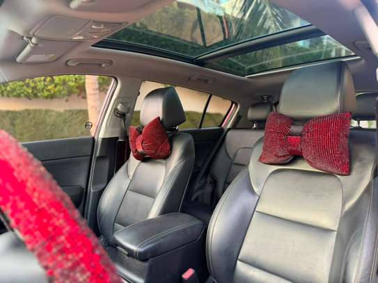 Kia Sportage SUV compact rouge dynamique image 6