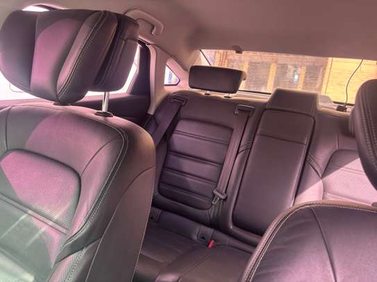 Location de voiture Renault SM6 image 4