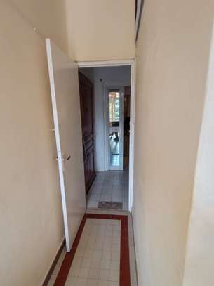 Studio meublé à louer à Dakar Plateau image 9