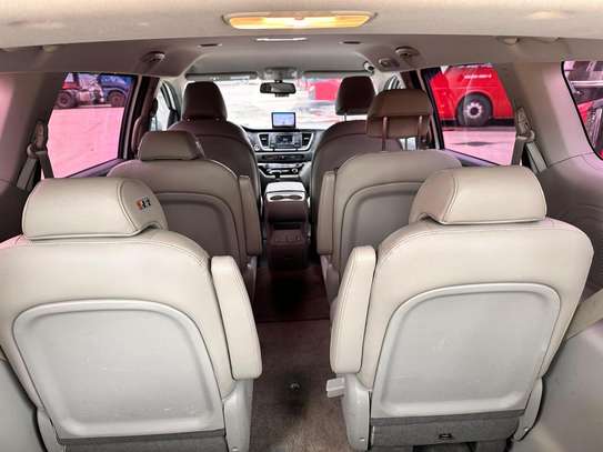 A LOUER KIA CARNIVAL 2017 image 3