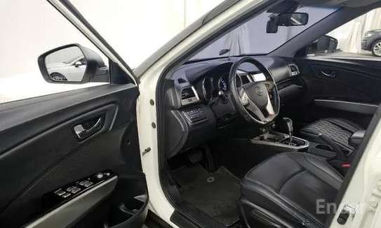 Ssangyong Tivoli 2015 image 4
