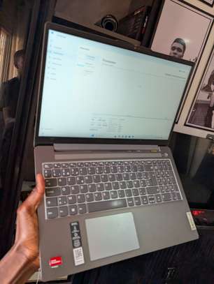 Lenovo Ryzen 5 13th gen /256gb /8gb ddr5 ordinateur portable image 7
