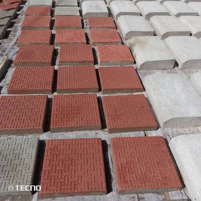 Pavé vibré et bancs publics image 4