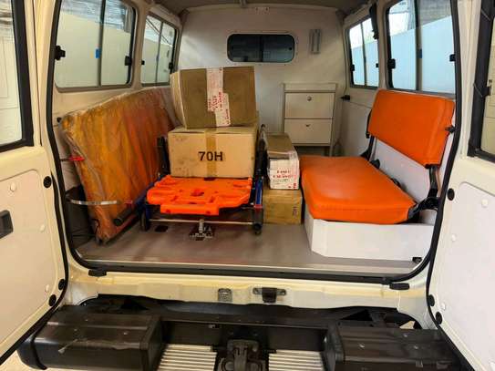 Toyota Land cruiser 2025 Ambulance 78 neuf image 5