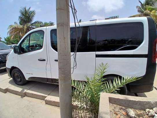 Ambulance Renault Trafic Année 2015 (URGENT) image 4