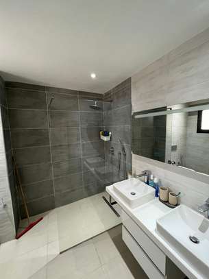 F4 de 208 m ² à vendre au point e image 8