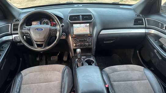 FORD EXPOLORER venant image 7