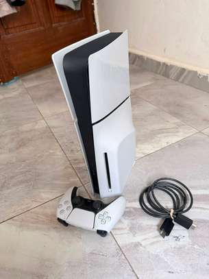 PS5 Slim lecteur FC26 avec Manette image 3