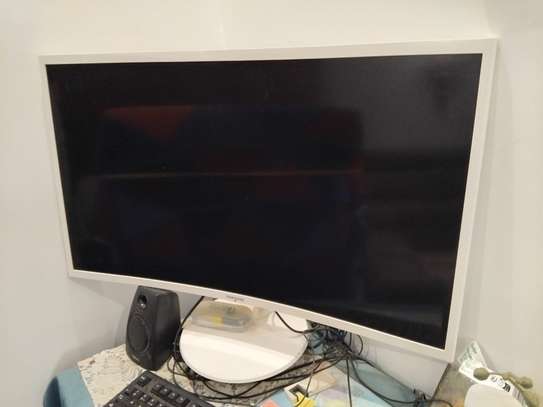 Écran PC Samsung incurvé en très bon état image 2