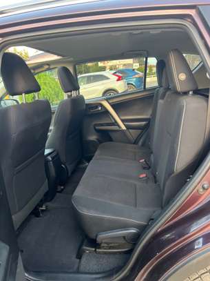 Toyota Rav4 Xle image 9